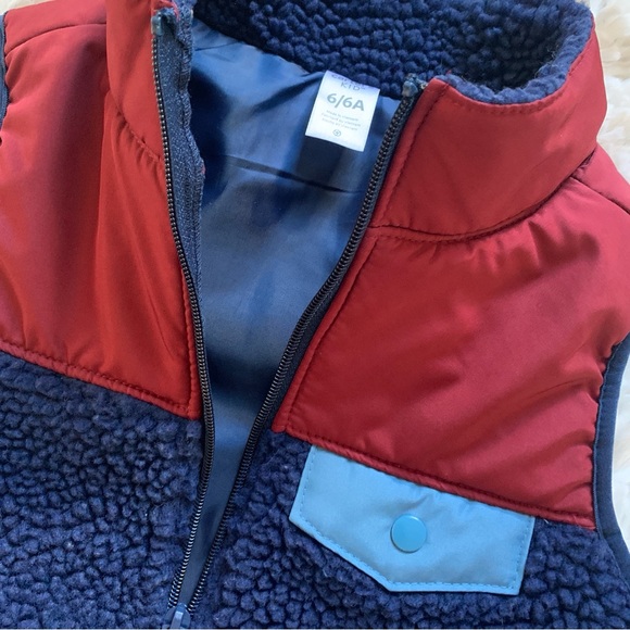 Carter’s Little Boys Zip-Up Vest (6) - Picture 4 of 5